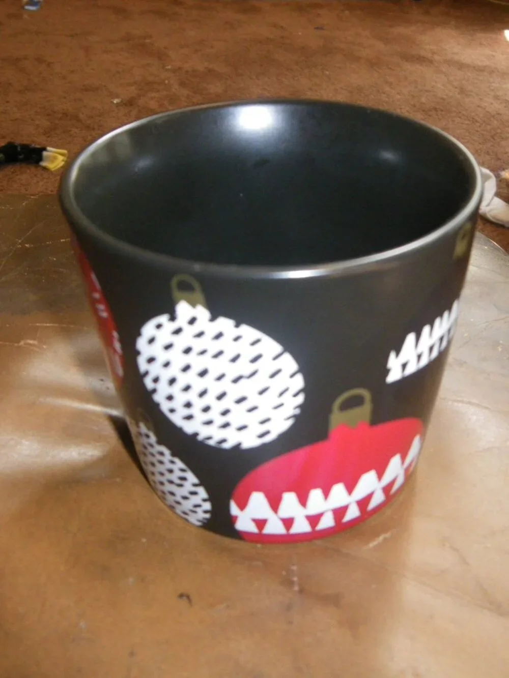2016 Starbucks Matte Black Finish w/ Holiday Ornaments 14 oz Coffee Mug